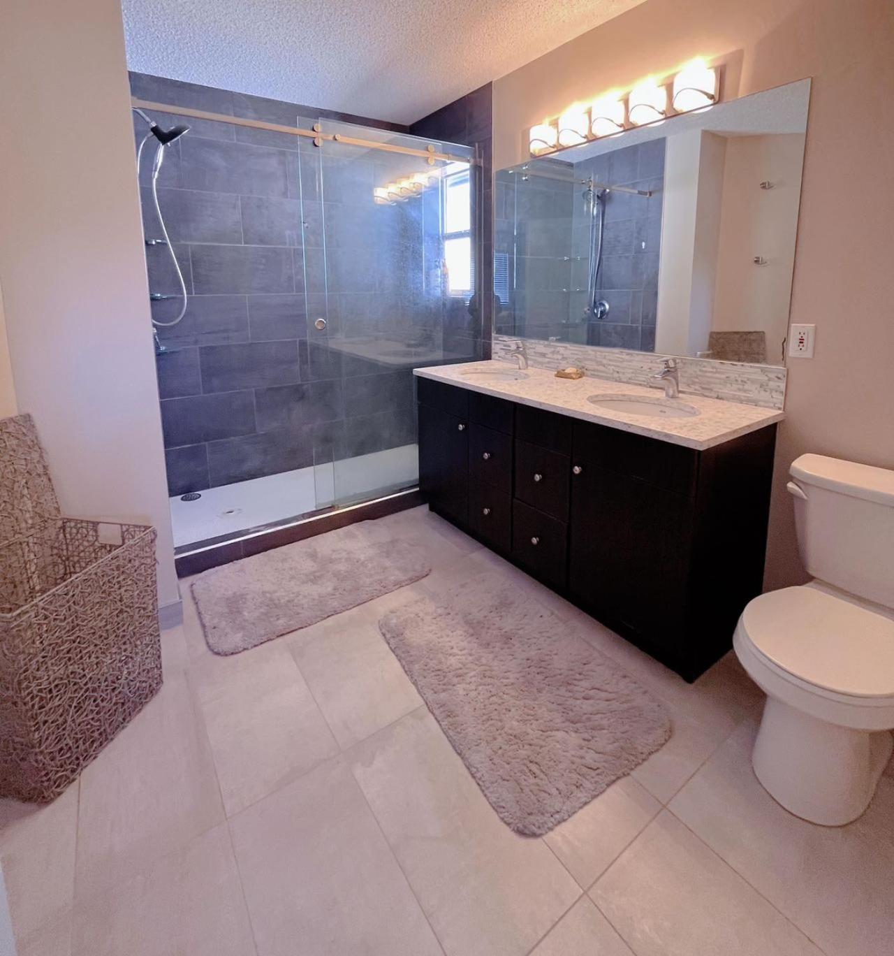 Best Garden House&3 Mins Bus Station Close C-Train&Free Parking YYC Habitación foto
