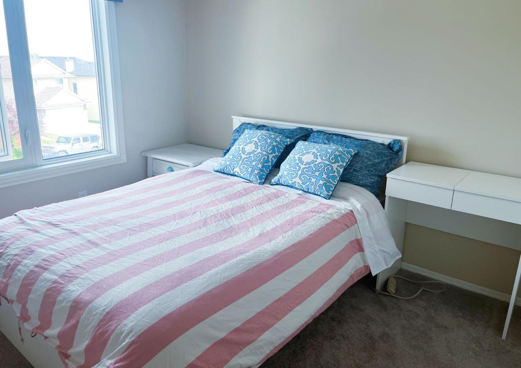 Best Garden House&3 Mins Bus Station Close C-Train&Free Parking YYC Habitación foto